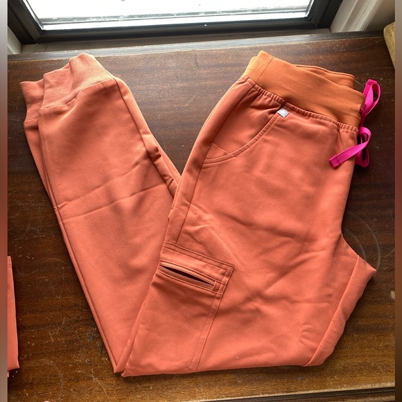 FIGS Terracotta Zamora jogger and Catarina top | XS - Picture 10 of 10